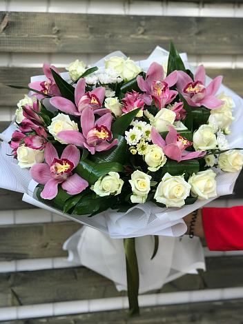Букет цветов из: Розы и Хризантемы в Тюхтете