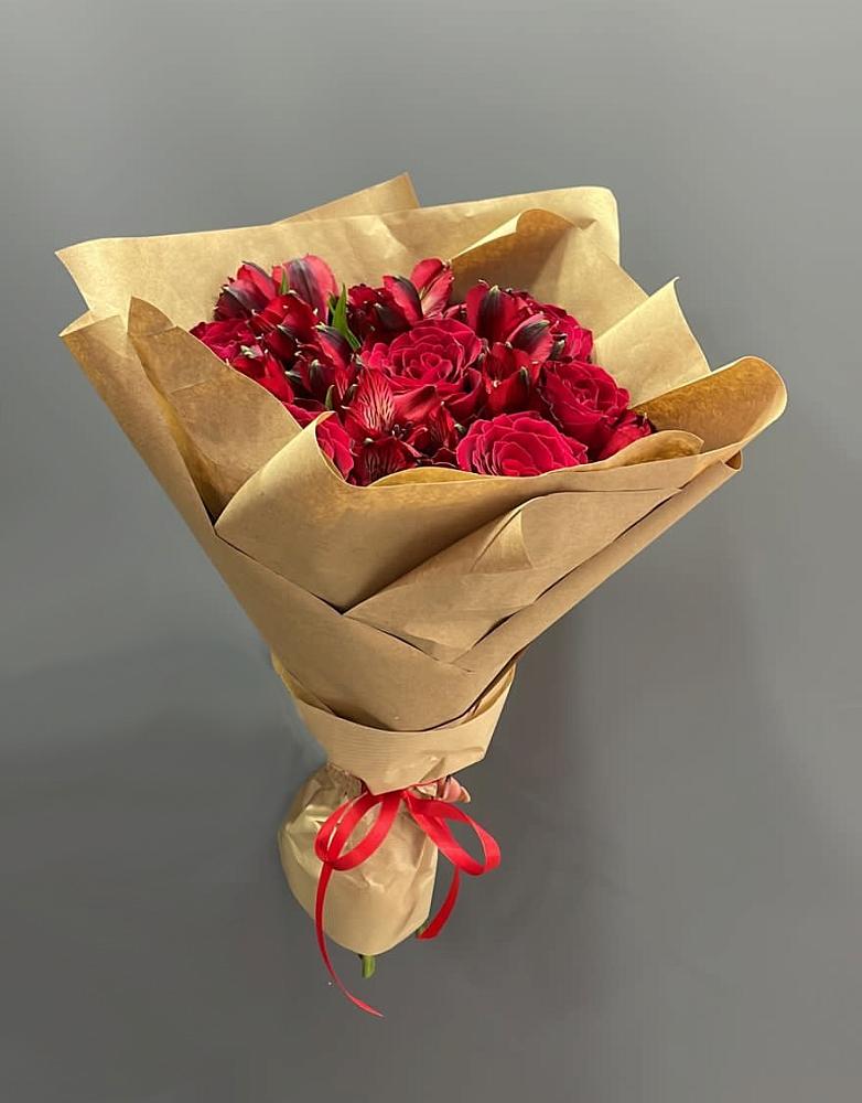 Букет цветов из: Альстромерии и Розы в Тюхтете