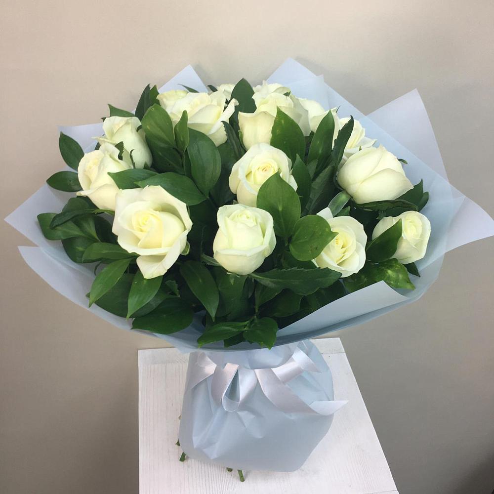Букет 15 Белых роз Проуд в Тюхтете