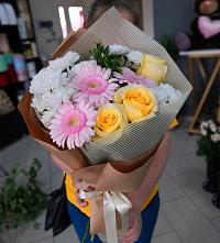Букет цветов из:  Герберы, Розы и Хризантемы в Тюхтете