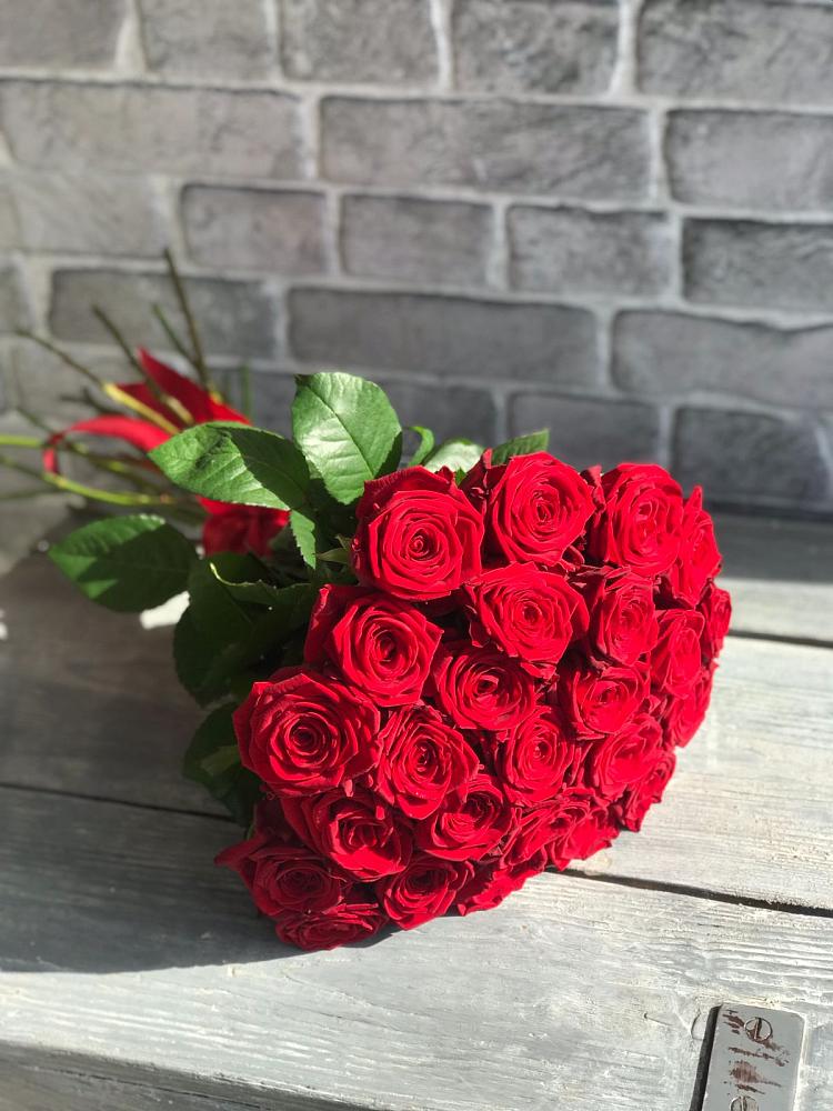 Букет Красные розы Фридом в Тюхтете