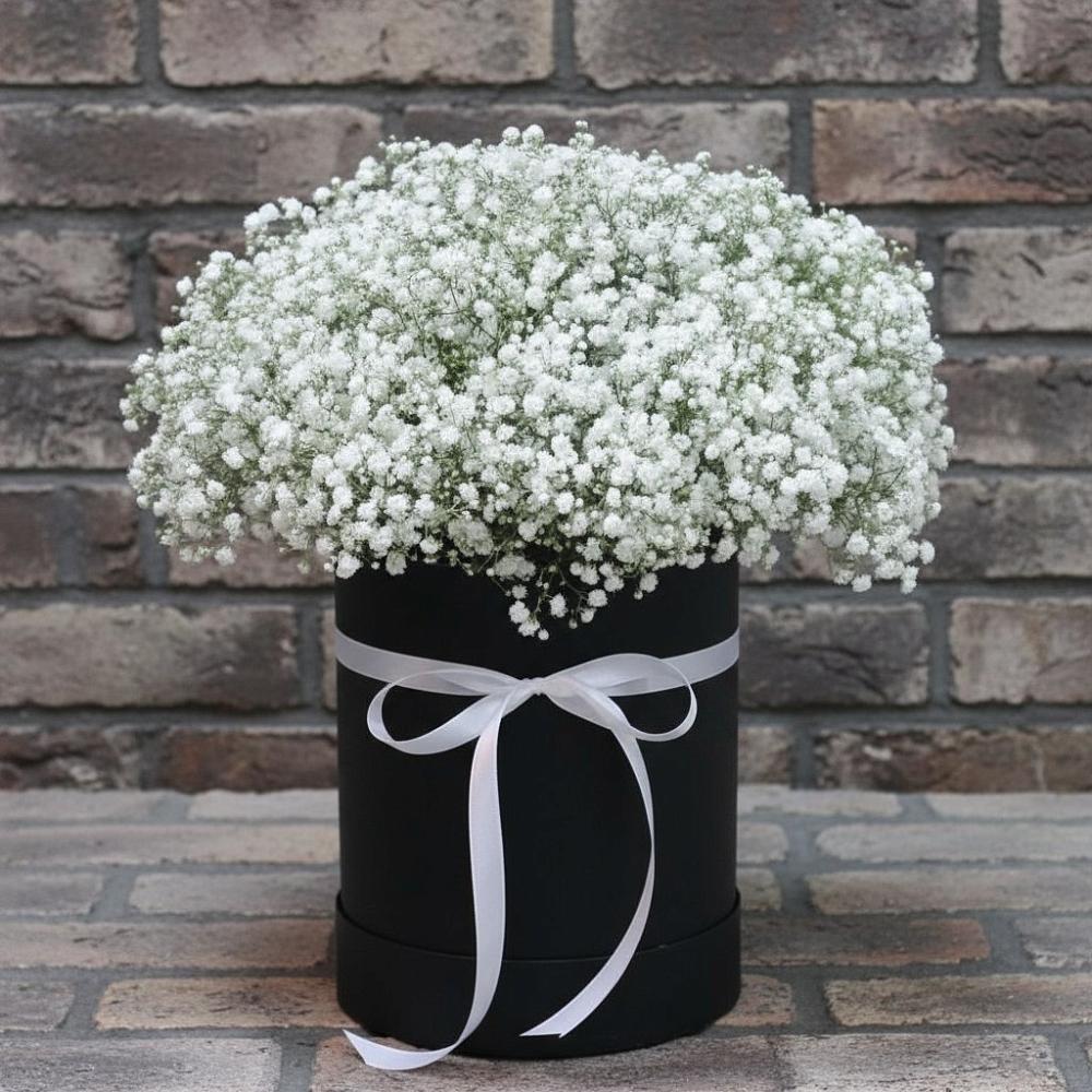 Цветочная композиция из Гипсофила в шляпной коробке в Тюхтете