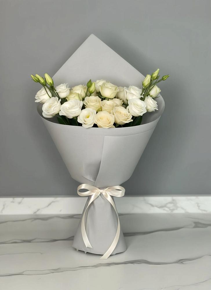 Букет цветов из: Розы и Лизиантусы в Тюхтете