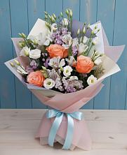 Букет цветов из:  Лизиантусы, Розы, Альстромерии и Гипсофила в Тюхтете