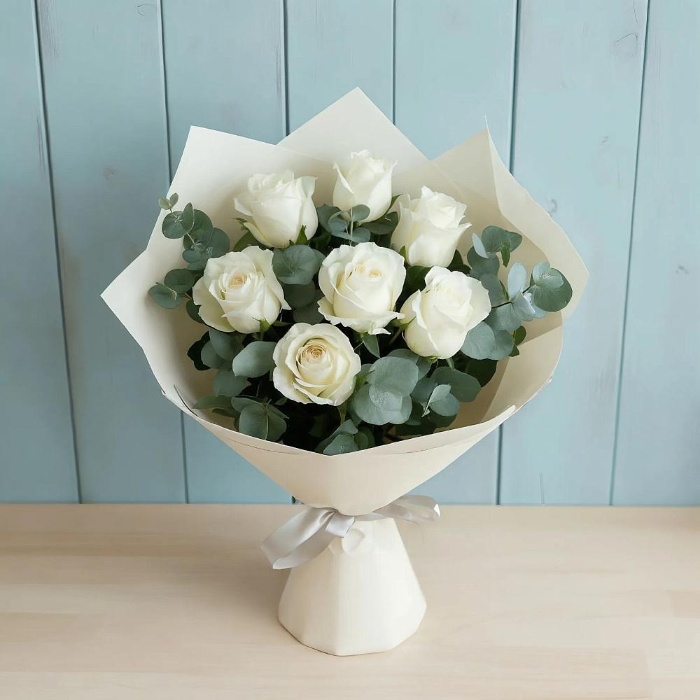 Букет Белые розы в Эвкалипте в Тюхтете