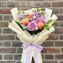 Букет цветов из:  Лизиантусы и Розы в Тюхтете