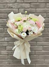 Букет цветов из:  Гвоздики, Розы, Лизиантусы и Хризантемы в Тюхтете