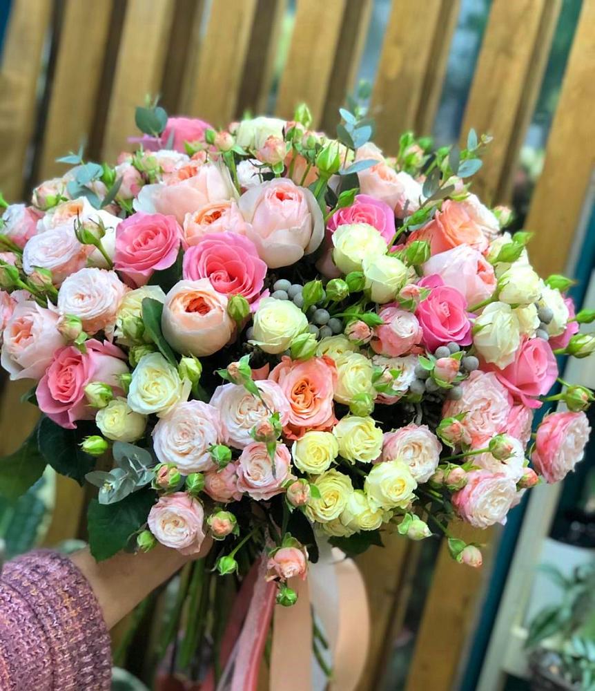 Букет цветов из: Розы в Тюхтете