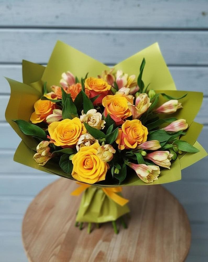 Букет цветов из: Альстромерии и Розы в Тюхтете