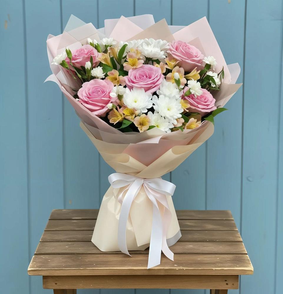 Букет цветов из: Гвоздики, Орхидеи и Розы в Тюхтете