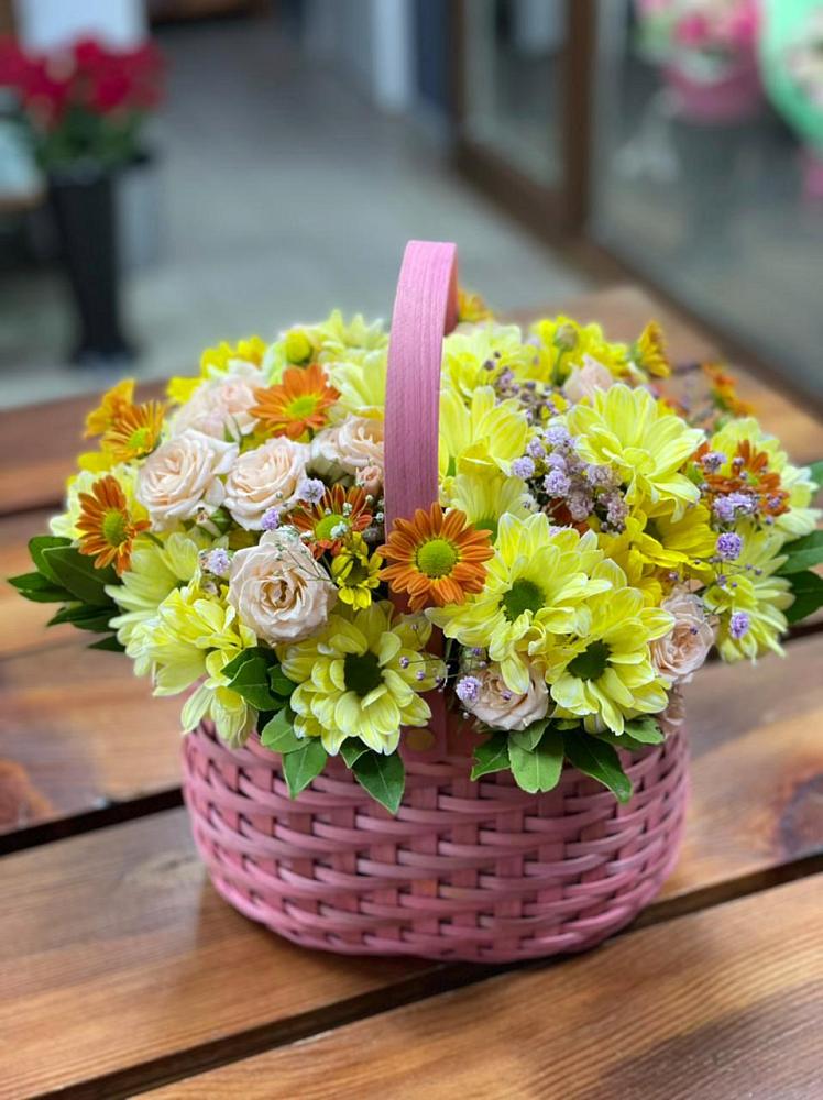 Цветочная композиция из Хризантемы и Розы в корзине в Тюхтете