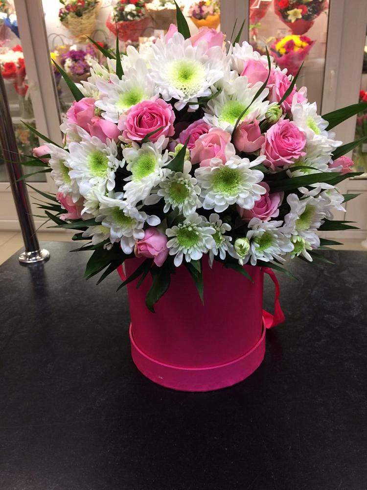 Цветочная композиция из Розы и Хризантемы в шляпной коробке в Тюхтете