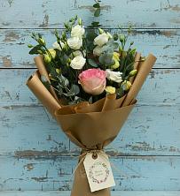 Букет цветов из:  Розы и Лизиантусы в Тюхтете