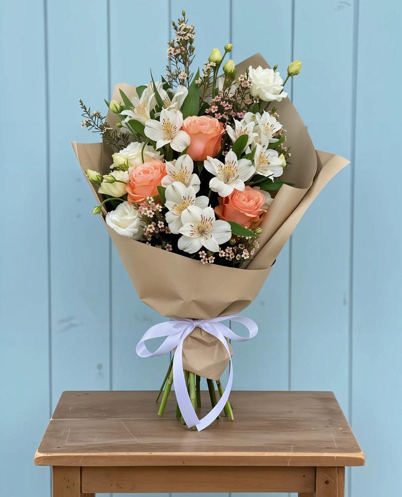 Букет цветов из: Альстромерии, Лизиантусы, Розы и Хризантемы в Тюхтете